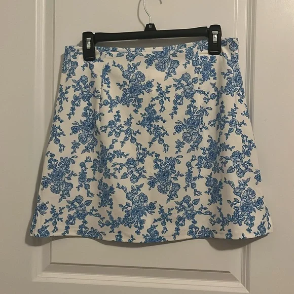 Blue and White Rose Floral Skirt 💖 - Picture 4 of 8